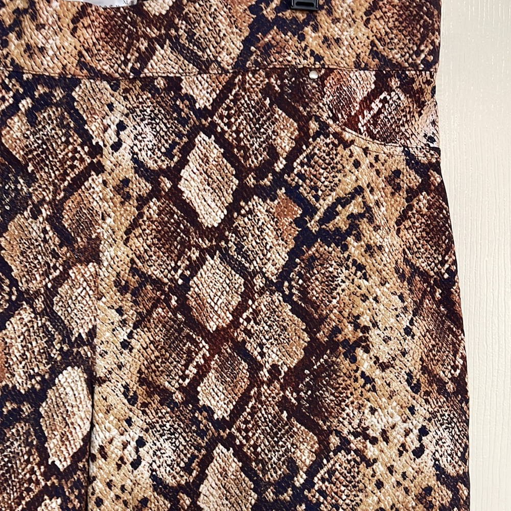 retrology shorts. Womens size XL. Stretchy/ snake print - Picture 3 of 7